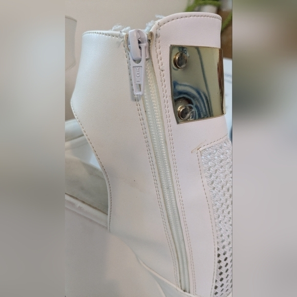 Tanja Club White Filet Peep Toe Wedge Platform Sandals Sz 7 ✨ Gold Embellished - Picture 13 of 16